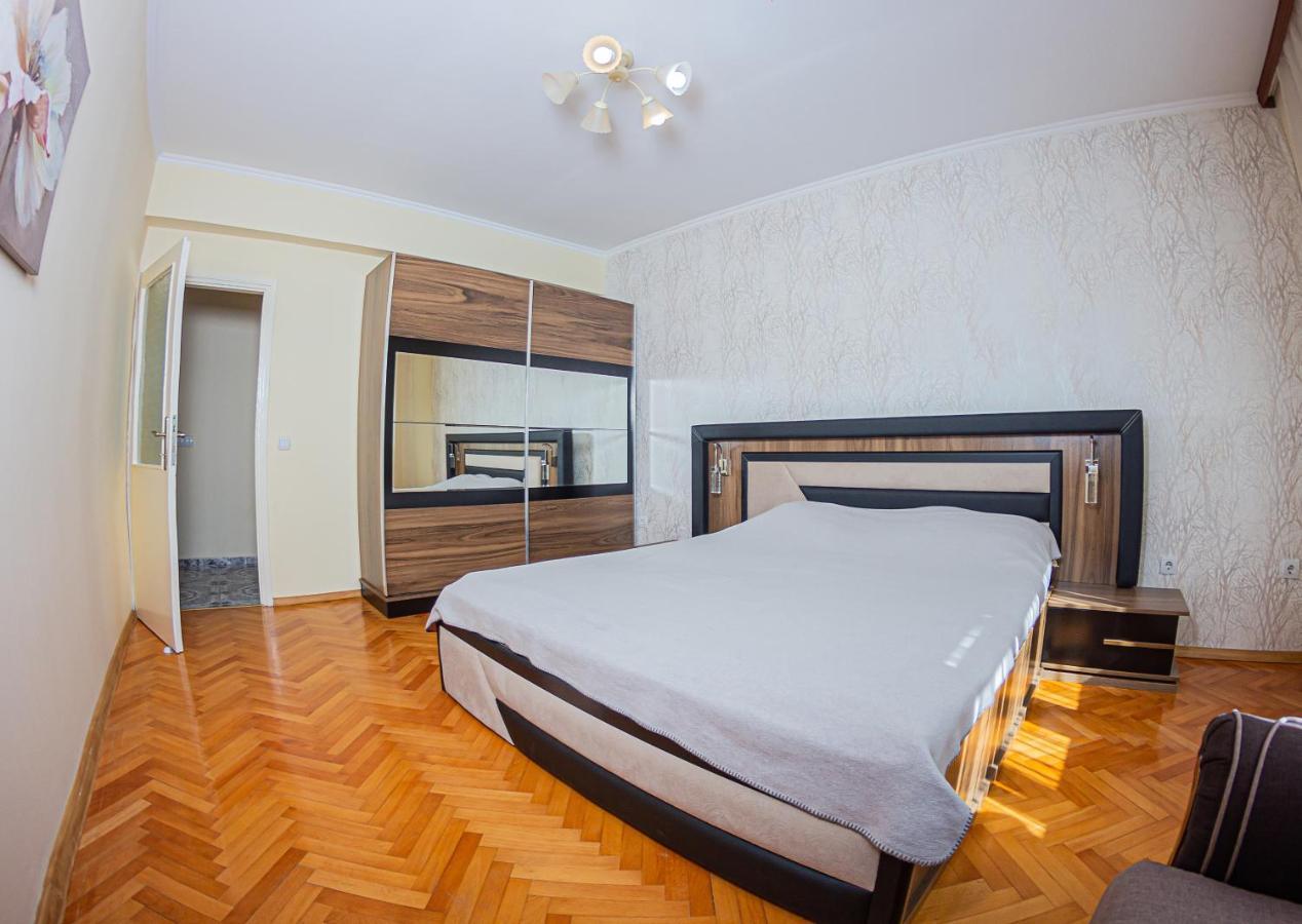 Apartment Emili City Center Bar Bagian luar foto