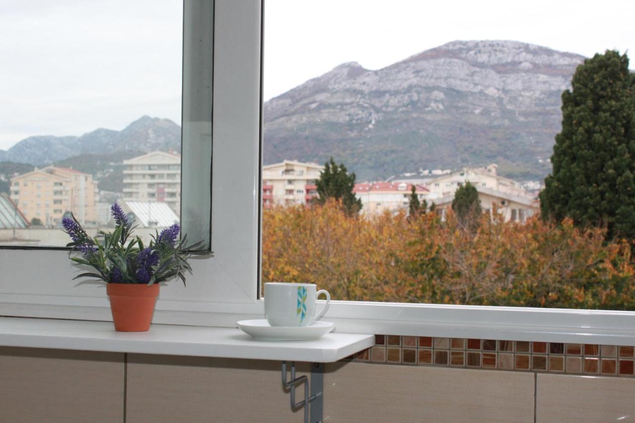 Apartment Emili City Center Bar Bagian luar foto