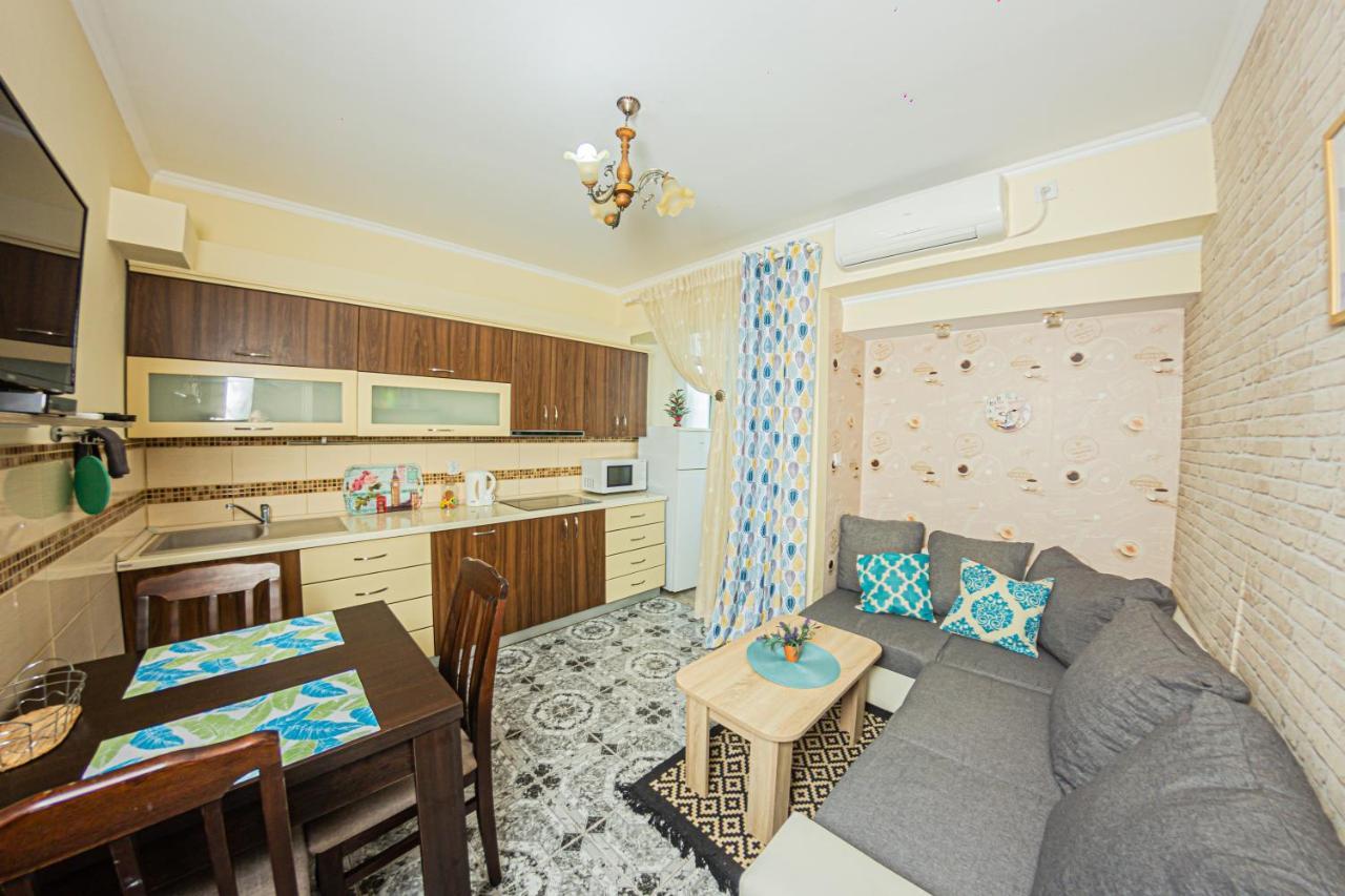 Apartment Emili City Center Bar Bagian luar foto